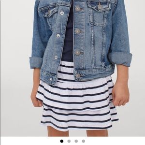 H&M Bottoms - Nwt navy stripe size 6-8 Perfect forback to School H&M Bottoms - Nwt navy stripe size 6-8 Perfect forback to School